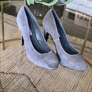 Steve Madden suede pumps